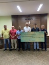 Câmara finaliza o ano com entrega de cheque simbólico para a Prefeitura