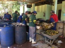 Novos uniformes são cobrados para funcionários da reciclagem